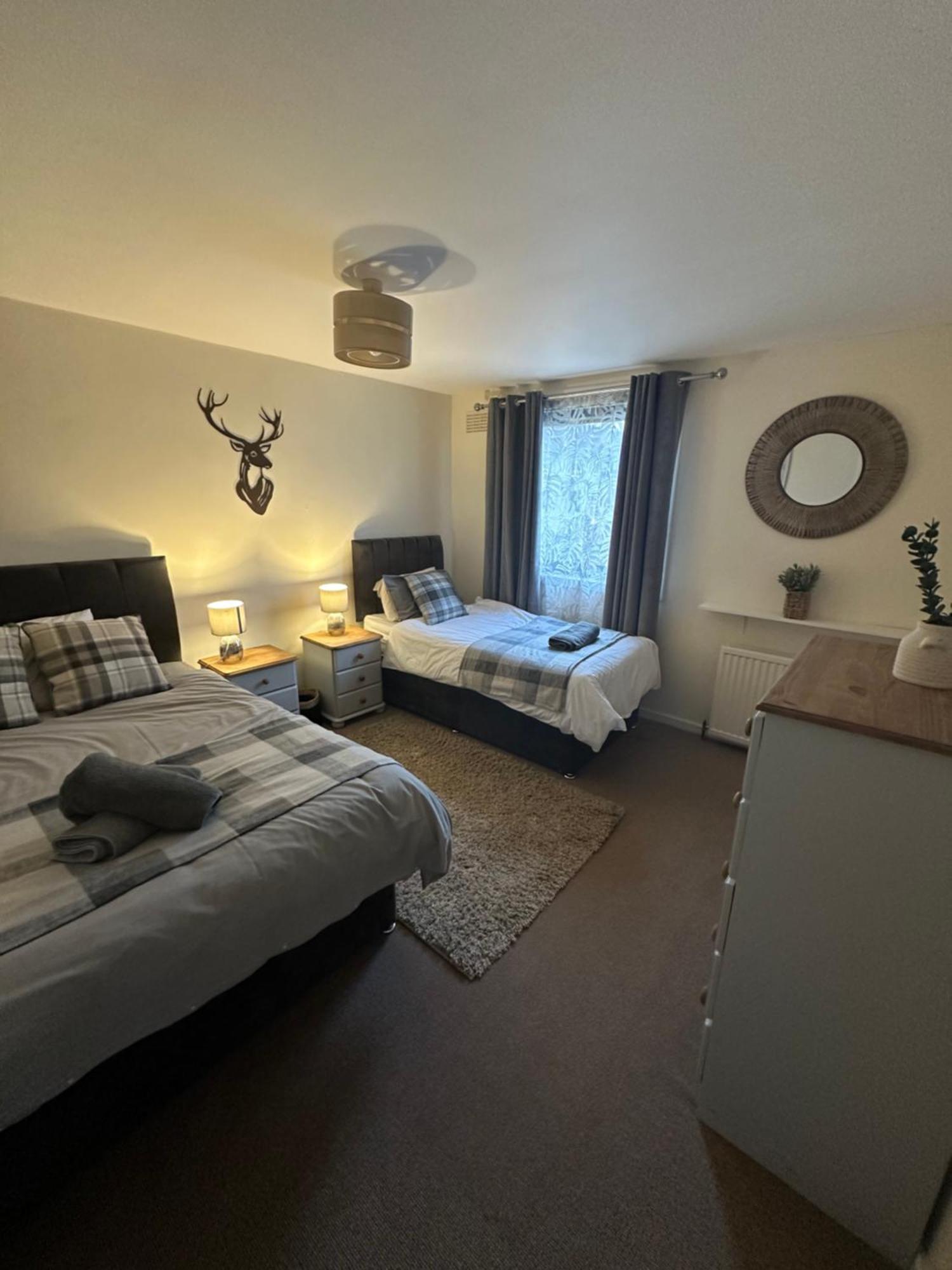 Spacious 3 Bedroom Flat Close To City Center Dalneigh Exterior foto